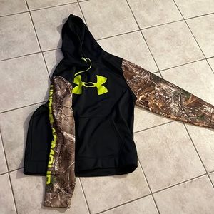 UNDER ARMOR LARGE sweatshirt